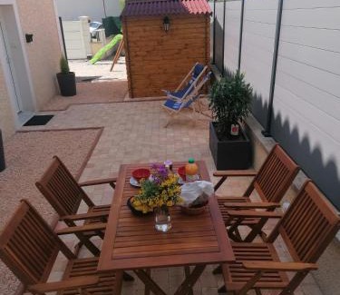 Laveyron Apartment | Charmant appartement T2 dans villa avec en supplément spa extérieur de mai à septembre