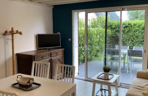 Cabourg Apartment | Charmant Cottage 2P avec Jardin et WIFI, à 2 Pas de la Plage de Cabourg - FR-1-487-285