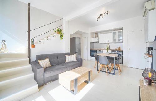 Cannes La Bocca Apartment | Charmant duplex proche de Cannes centre et à 2min à pied de la mer