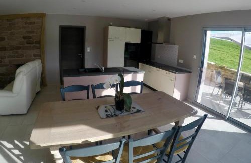 Lepanges-sur-Vologne Apartment | Charmant gîte, au calme, avec vue imprenable sur la nature environnante