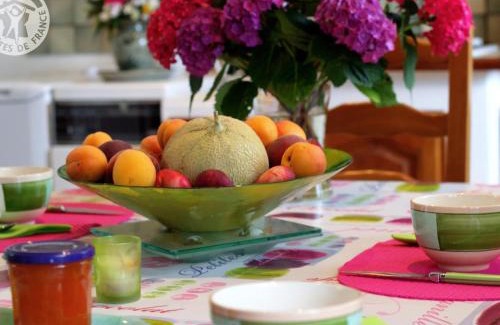 Bussieres House | Charmant gîte avec jardin, WiFi, animaux admis - FR-1-496-90