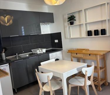 Porte Des Alpes - Mi Plaine - Manissieux Apartment | Charmant studio St Priest Proche Université Lyon2