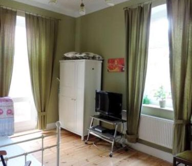 Hohenhameln Apartment | Charmante Dorfschule