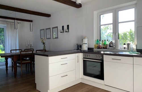 Aventoft Apartment | Charmante Fewo mit Großem Garten in der Nähe zur Nordsee