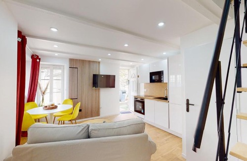 Ouistreham House | Charmante Maison en Pierre - Centre Ville - Plage
