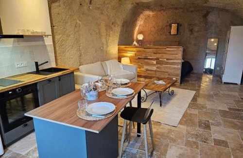 Rochecorbon House | Charmante maison troglodyte Loire Valley