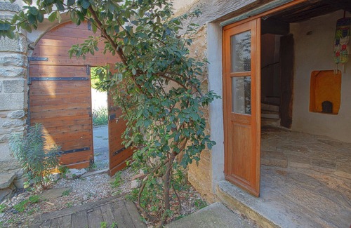 Saint-Trinit House | Charmante petite maison de village, charming village little house