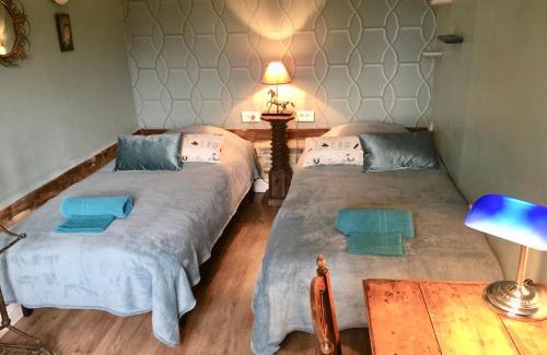 Fresne-le-Plan House | Charmante Petite Maison dans le Jardin
