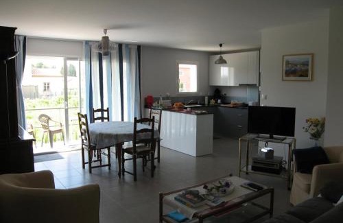 Saint-Cyprien Villa | Charmante villa F4 avec jardin, terrasse et garage – St Cyprien Village, proche commerces et plage - FR-1-106-40