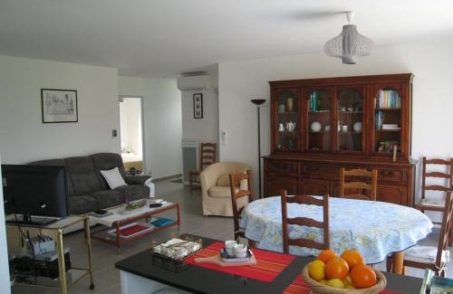 Saint-Cyprien Villa | Charmante villa F4 avec jardin, terrasse et garage – St Cyprien Village, proche commerces et plage - FR-1-106-40