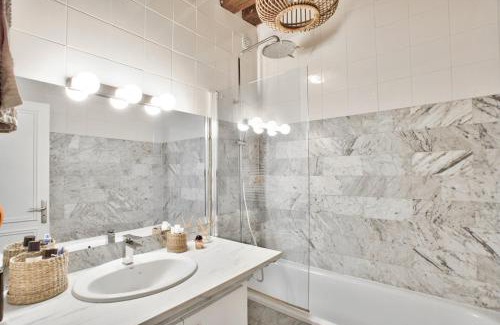 Quartier Sainte-Avoye Apartment | Charme et Chic du Marais