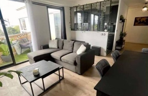Soisy-sous-Montmorency Apartment | Charme Près de Paris : Élégance Urbaine