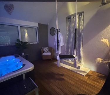 Thesee House | Charme & Sens Avec Jacuzzi intérieur