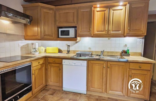 Saint-Christophe-du-Luat Cottage | Charming Countryside Home with Large Garden, Near Scenic Trails and Historic Sites