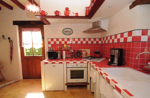 Saint-Germain-des-Grois Bed & Breakfast | Charming house. Cosy living room. 2 bedrooms. Summer cooking