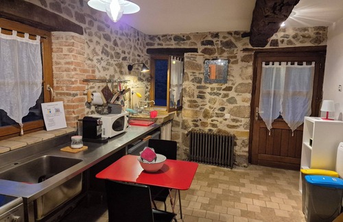 Saint-Julien-sur-Bibost Cottage | Charming stone cottage in the heart of nature.