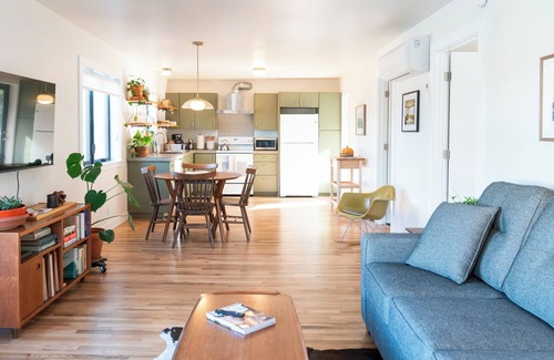 St. Helens Apartment | Charming 1/1 apartment at the St. Helens waterfront with amazing views.