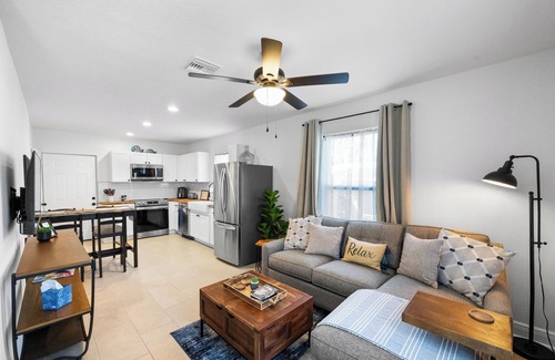 Tarpon Springs Cottage | Charming 1-bedroom Cottage - Close to Downtown/Sponge Docks/Beaches/Trails