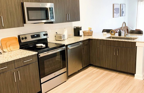 Boulevard Heights Apartment | Charming 1-bedroom apartment in fabulous Grant Park.