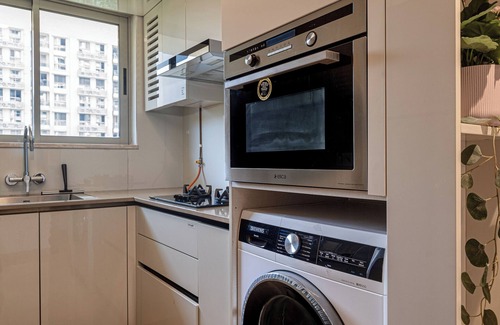 Hiranandani Gardens Apartment | Charming 1-bedroom apartment in delightful Mumbai with WiFi, AC