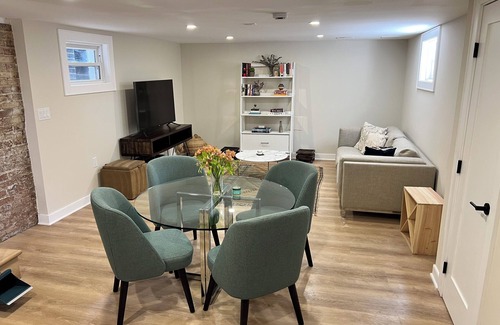 Petworth House | Charming 1-bedroom basement with private entrance near Petworth metro