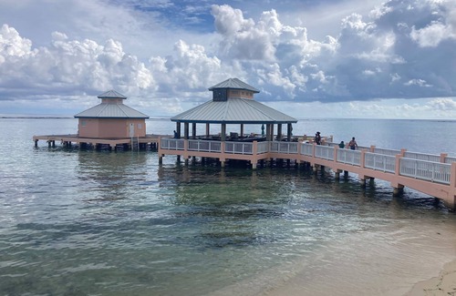 Colliers Bay Resort | Charming 1-bedroom beach front suite located at Morritt's Tortuga resort.