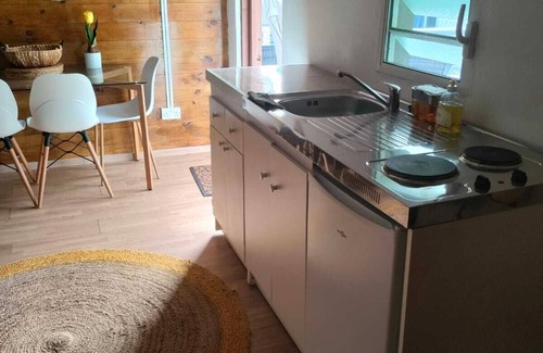 Portsmouth Cottage | Charming 1-bedroom cottage ,with WiFi in delightful Portsmouth