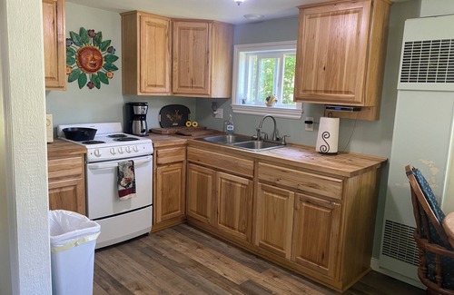 Port Hope Cabin | Charming 1-bedroom cabin in Port Hope-PET FRIENDLY