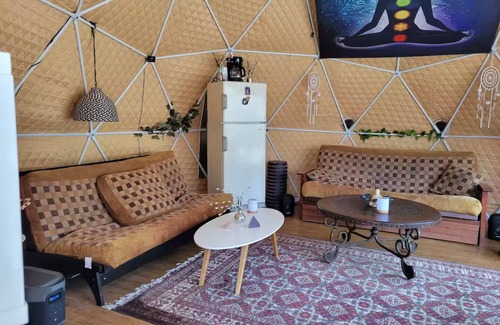 Cedar Ridge RV Rental | Charming 1-bedroom campground in Auburn with WiFi access