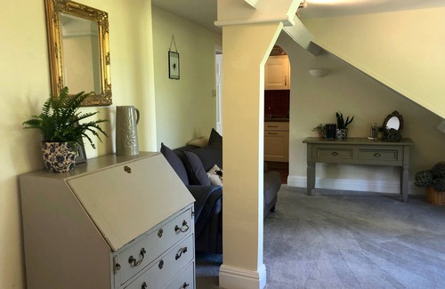 Lydford Apartment | Charming 1 Bedroom Suite in the eaves.