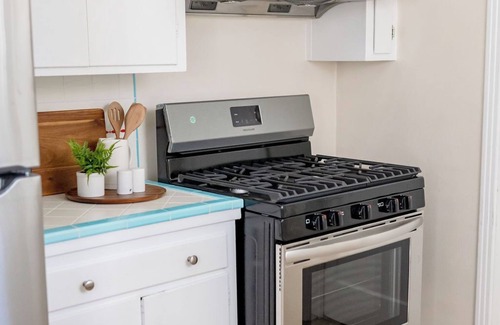 Southwestern Sacramento House | Charming 1-bedroom house with WiFi and AC in marvelous Sacramento Upper LandPark