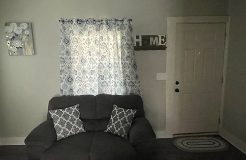 Belvedere House | Charming 1-bedroom house with WiFi, AC in lovely Belvedere