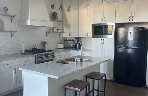 Arabi House | Charming 1-bedroom home in pleasant Arabi with WiFi, AC, and Washer and Dryer.