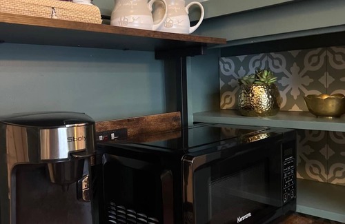 Westmont House | Charming 1-bedroom house with WiFi and AC in Pomona