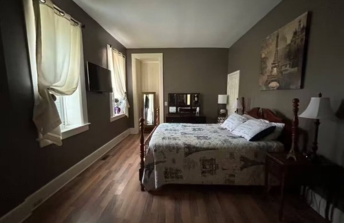 Albion Bed & Breakfast | Charming 1-bedroom in Italianate designed house in terrific Albion, NY