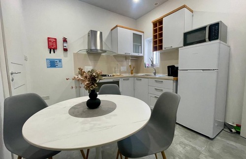 Paola Apartment | Charming 1-bedroom + Sofa Bed Maisonette with Private Entrance, AC, in Paola.