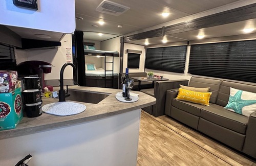 Dania Beach House | Charming 1-bedroom mobile home in Dania Beach with AC