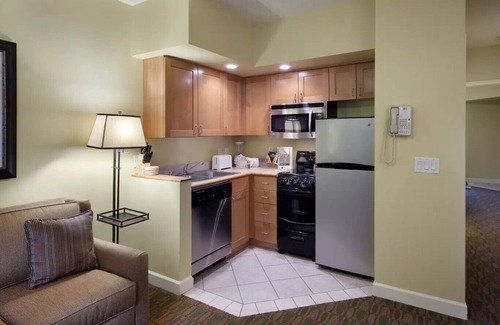 Lake Geneva Apartment | Charming 1-bedroom apartment with AC, fitness room in lovely Lake Geneva