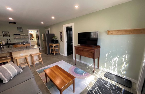 Lincolnville Apartment | Charming 1-bedroom apartment with AC, WiFi in tranquil Lincolnville