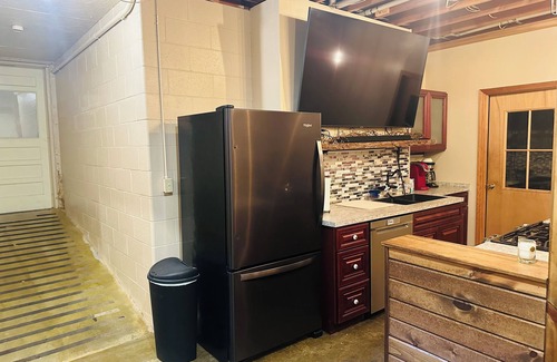 Sugar Creek House | Charming 1-bedroom house in pleasant Sugar Creek with AC