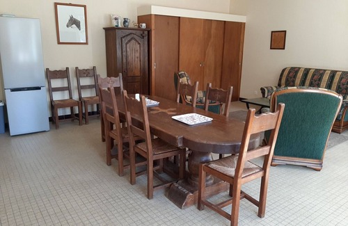 Roches-Bettaincourt Cottage | Charming 10-Person Cottage with Private Park and BBQ Area Near Joinville