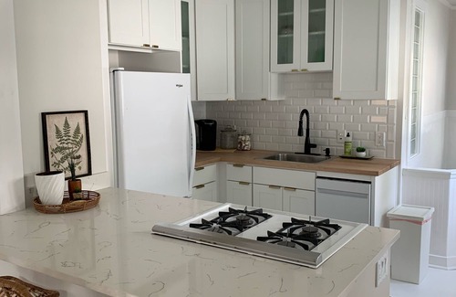 Alki House | Charming 100 year old home - 1 Block from Beach Drive