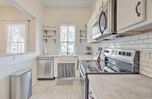 Historic District House | Charming 100-Year-Old Home < 1 Mi to Downtown