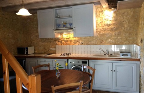 Monsac Cottage | Charming 17th-Century Farmhouse with Modern Comforts, Terrace & Pastoral Views
