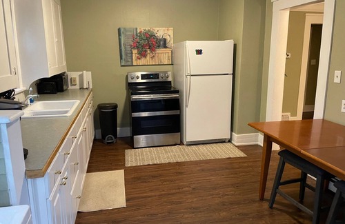 Greeley House | Charming 1916 Craftsman Near UNC & Historic Downtown Greeley with AC and WiFi