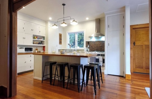 Taumarunui House | Charming 1920's character filled Bungalow! Modern twist.nMinutes to town