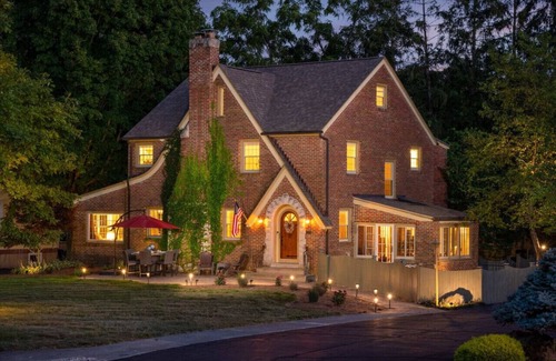 New Castle House | Charming 1920s Tudor Home