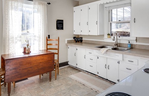 Fleetwood House | Charming 1930’s Farmhouse located between Boone & West Jefferson, NC!
