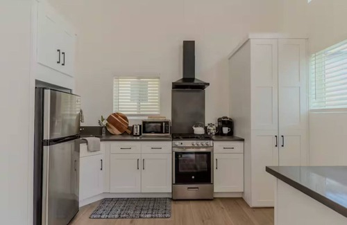 North Hollywood House | Charming 1bd/1b Retreat! W/D, Parking & Cozy Patio
