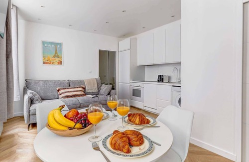 7th Arrondissement Apartment | Charming 1BR Near Eiffel Tower - Sleeps 4
